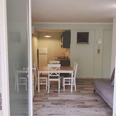 Domus Deledda 'sole' Apartmán *